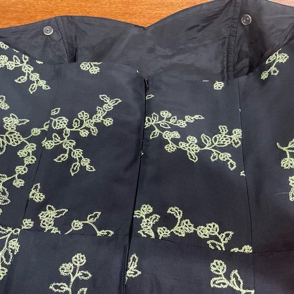 MICHELLE ANTONELLI BLACK W/GREEN EMBROIDERY SLEEVELESS 100 % SILK DRESS Sz-12 - Picture 7 of 9